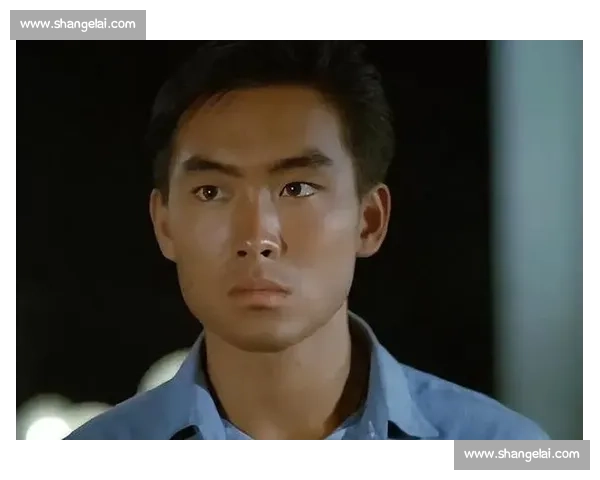 司徒浩南重出江湖！郑浩南香港街头再现经典造型，网友：青春回来了