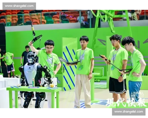 机器人足球赛连环翻车，担架员成意外主角